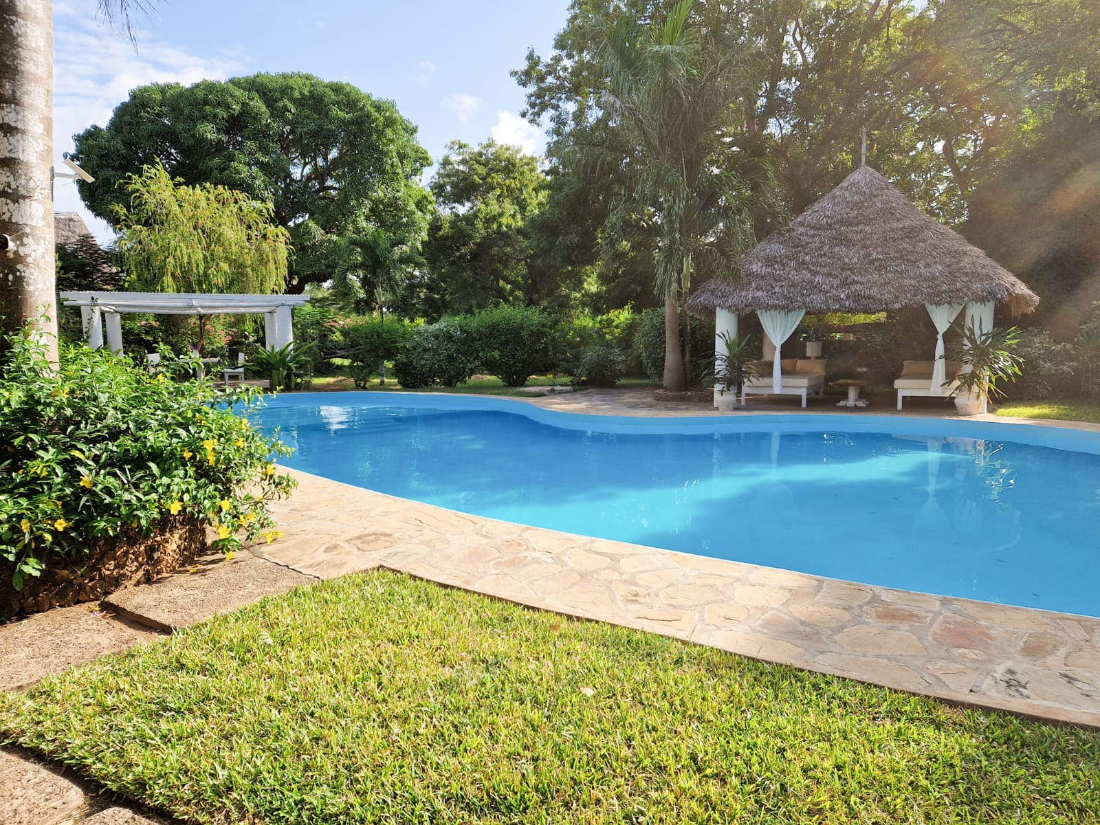 HH Villa Pool